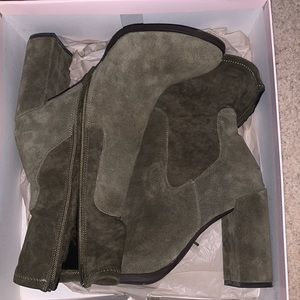Never worn chinease laundry charisma olive suede